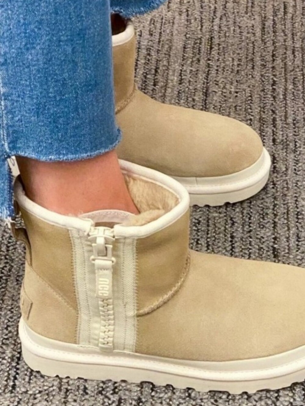 Ugg Australia Classic Mini Zipper Tape Logo Boot sz 7